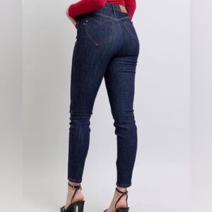 Judy Blue Cross My Heart Hi-Rise Heart Shaped Back Pocket SZ  7/28